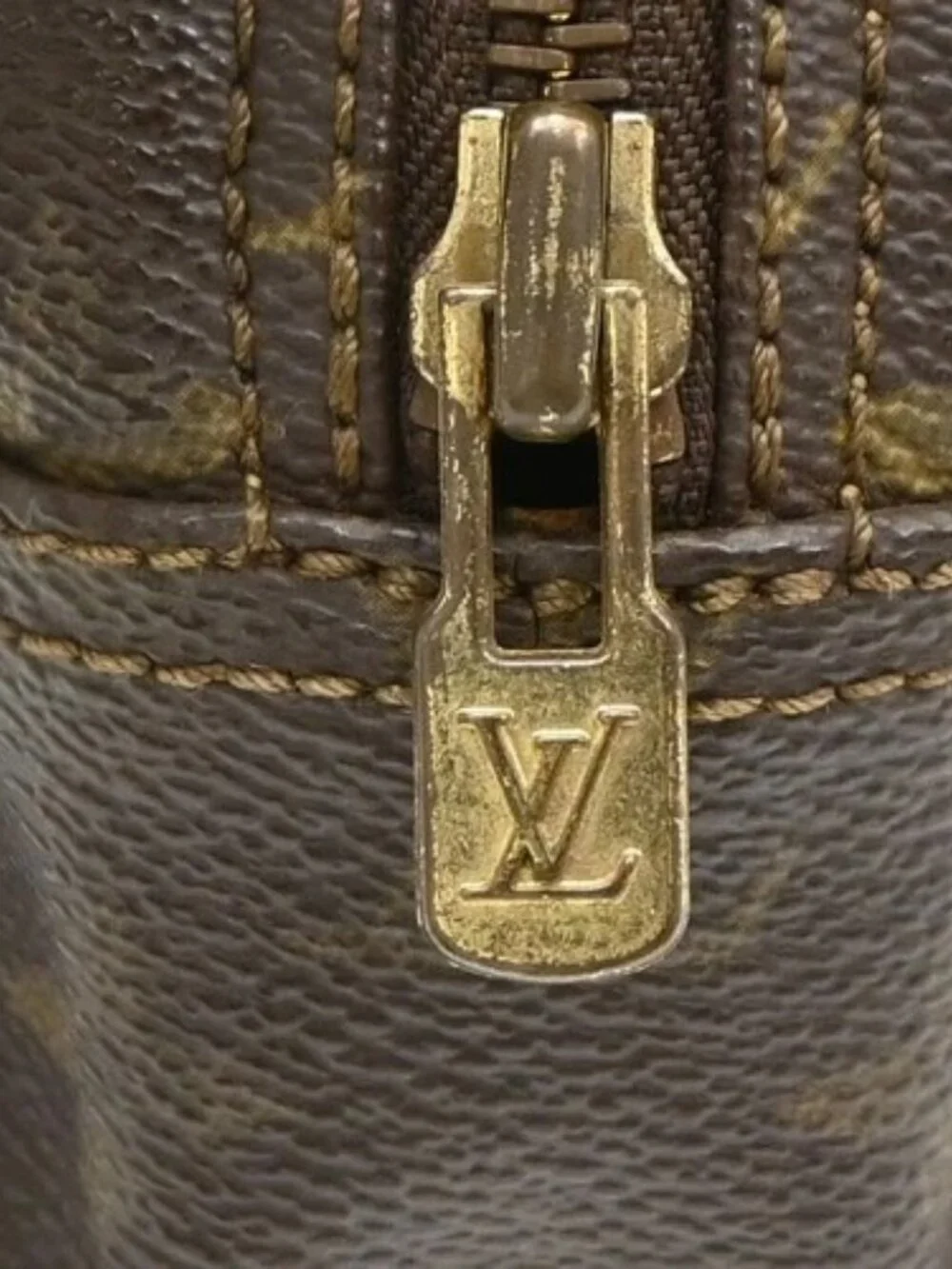 Best06 LOUIS VUITTON TROUSSE TOILETTE 28 COSMETIC POUCH M47522 841 BQ01439